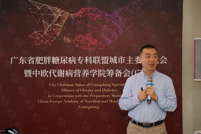 南方医科大学珠江医院内分泌代谢科主任、中华医学会内分泌学分会委员陈宏教授发表《医学营养治疗，从指南到实践》的主题演讲。